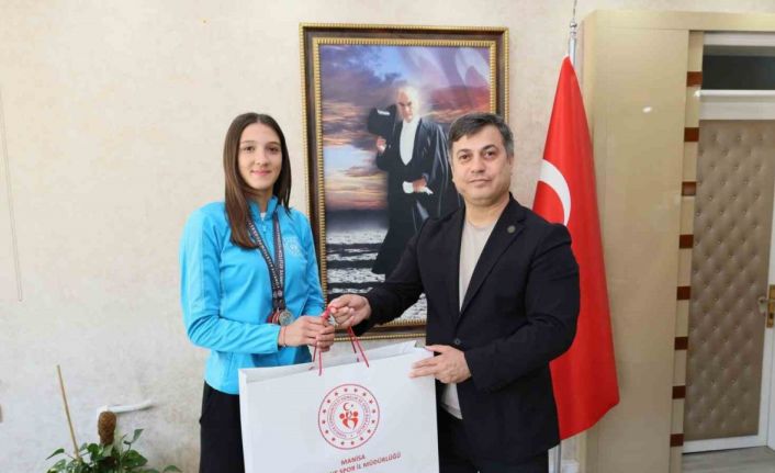 Şampiyon Eylül Aygül memleketinde ödüllendirdi