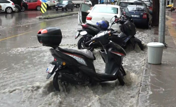 Samsun’da sağanak ve dolu hayatı olumsuz etkiledi
