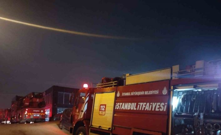 Sancaktepede oto galericiler sitesinde yangın