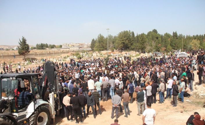 Şanlıurfa’da göçükte hayatını kaybeden 3 işçi gözyaşlarıyla defnedildi