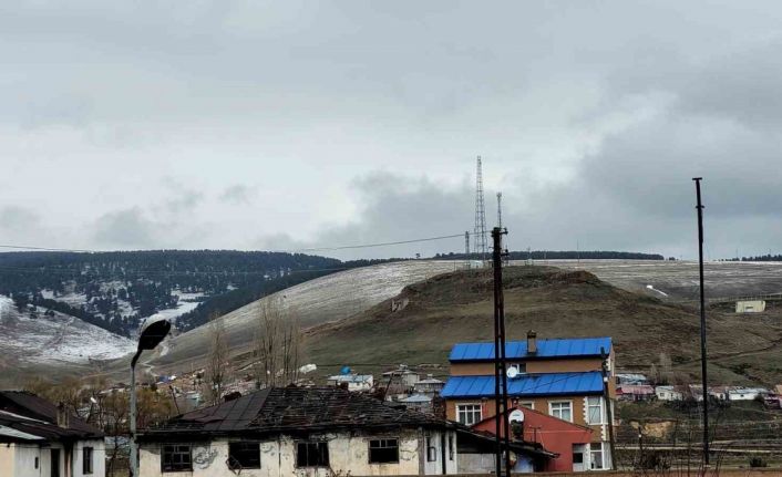 Sarıkamış’ta yüksek kesimlere Nisan karı