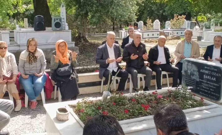 Şehit Üsteğmen Ozan Şarlak mezarı başında dualarla anıldı
