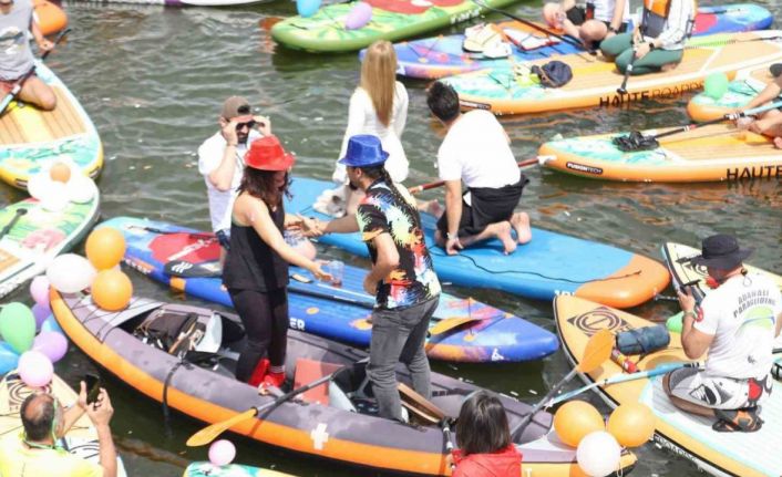 Seyhan Nehri’ndeki Su Korteji’nde evlilik teklifi