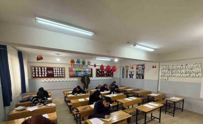 Siirt’te öğrenciler için umre ödüllü bilgi yarışması düzenlendi
