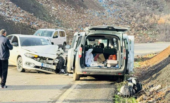 Şırnak’ta otomobil ile kamyonet kafa kafaya çarpıştı: 3 yaralı