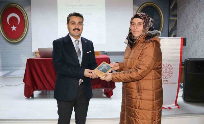 Sivas’ta veliler "Ebeveyn Okulu" kursuna katıldı