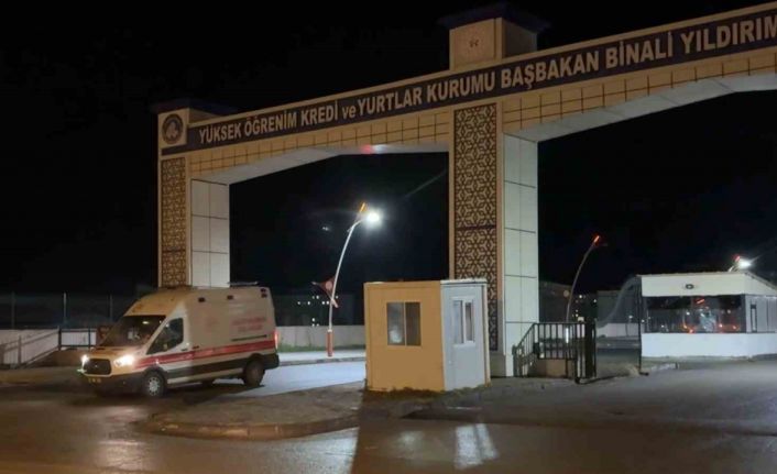 Sivasta yurtta kalan 53 öğrenci gıda zehirlenmesi şüphesiyle hastaneye başvurdu