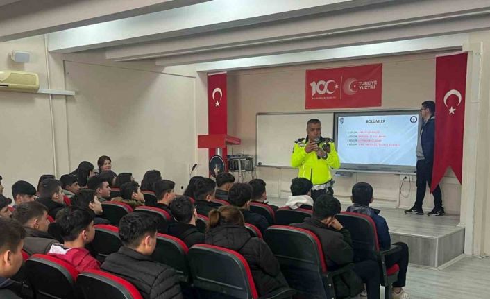 Sultanhisar polisi öğrencilere trafik güvenliği eğitimi verdi
