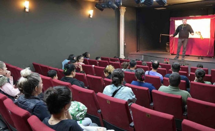Tarsus’ta çocuklar gölge oyunu ile buluştu
