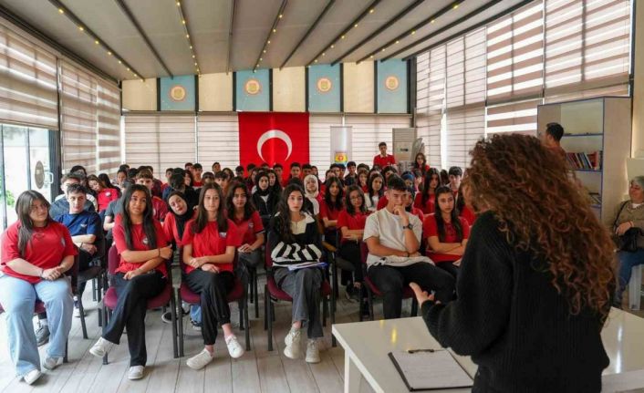 Tarsus’ta gençler, hem bilinçlendi hem de tarihle buluştu