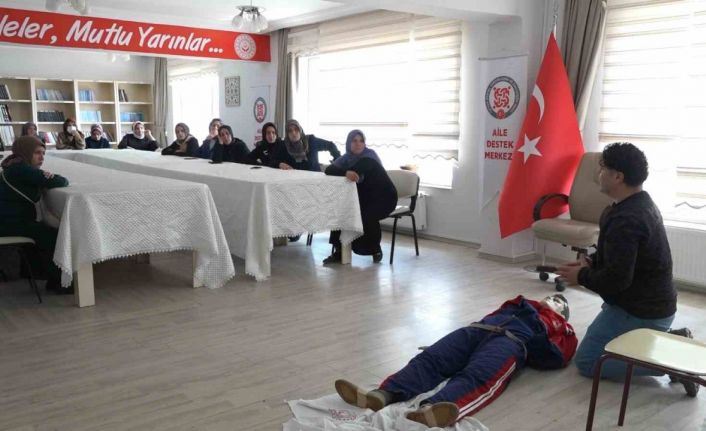 Tatvan’da kadınlara "ilk yardım" eğitimi verildi