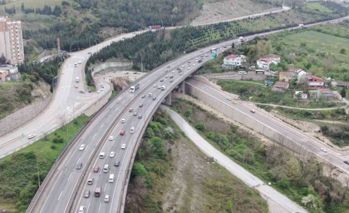 TEM otoyolunda trafik durma noktasına geldi