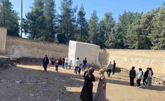 Tescilli eser olmayan Veysel Karani Türbesi aslına uygun yapılıyor