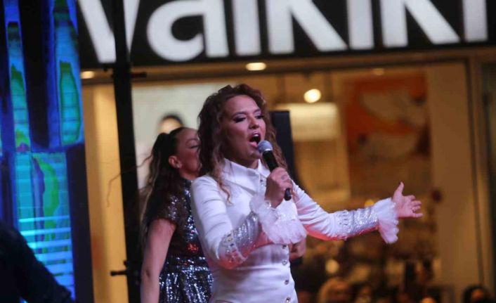 TOGG çekilişi sonrası Demet Akalın rüzgarı
