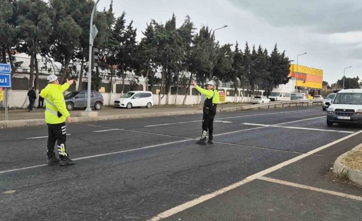 Trafik ekipleri kavşaklara denetim üssü kurdu