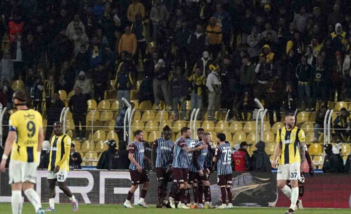 Trendyol Süper Lig: Fenerbahçe: 0 - Trabzonspor: 1 (İlk yarı)