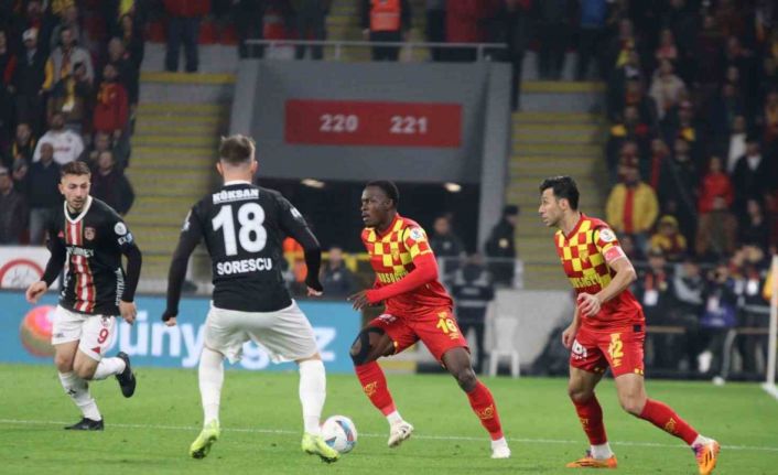 Trendyol Süper Lig: Göztepe: 0 - Gaziantep FK: 0 (İlk yarı)