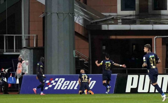 Trendyol Süper Lig: Kasımpaşa: 1 - Beşiktaş: 0 (İlk yarı)