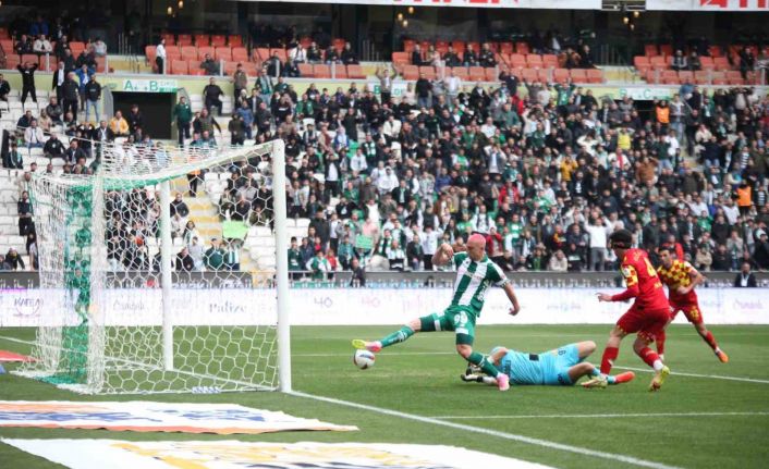 Trendyol Süper Lig: Konyaspor: 1 - Göztepe: 0 (İlk yarı)