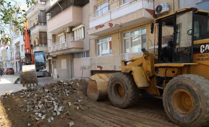 Turgutlu’da 12 sokakta yol çalışması yapılıyor