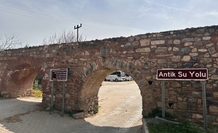 Turistler, Osmanlı Dönemi’ne ait mezar taşı buldu