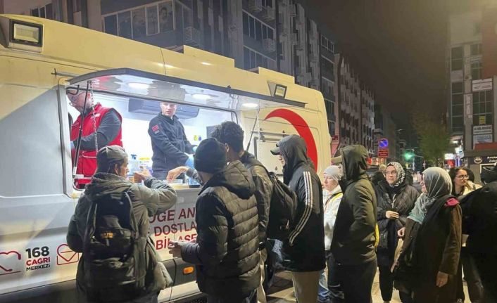 Türk Kızılay, İstanbul depremi sonrası beslenme desteğini sürdürüyor