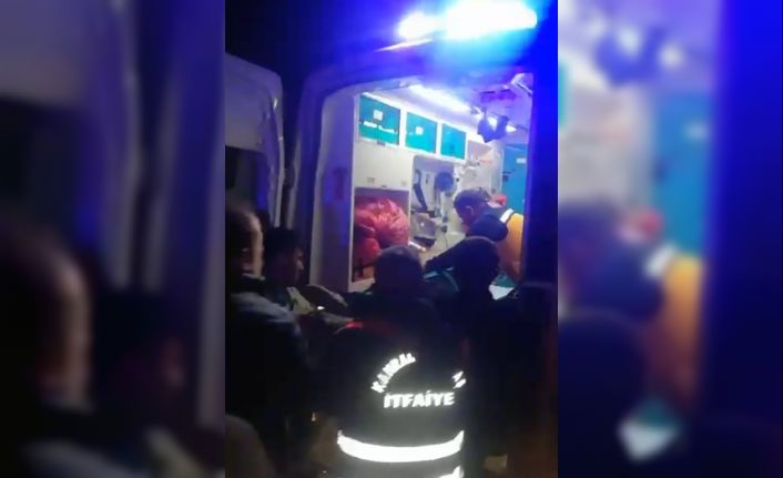 Üçüncü kattan başka bir evin çatısına düştü