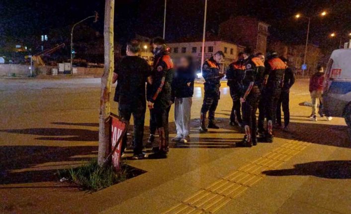 Üzerine benzin döküp kendini yakmak isteyen şahsı polis ikna etti