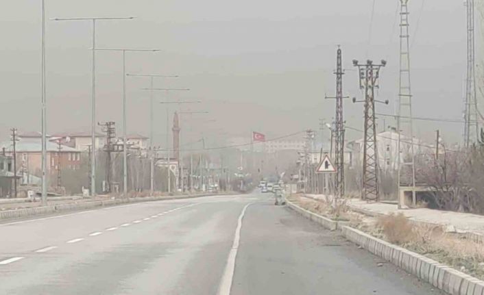 Van, toz bulutuyla kaplandı