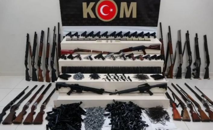 Van’da 13 adreste çok sayıda silah ve mühimmat ele geçirildi