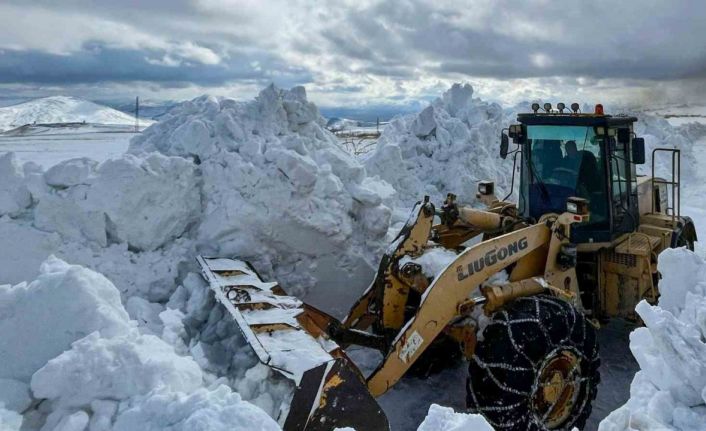 Van’da 4 aydır kapalı olan yol ulaşıma açıldı