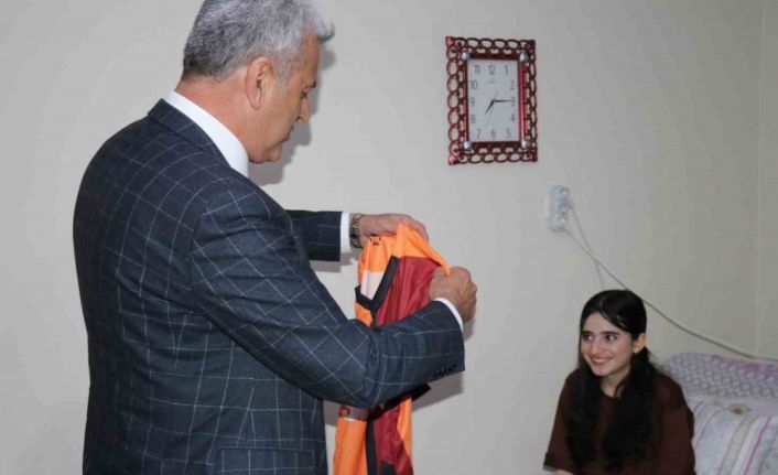 Vanda Galatasaraylı engelli kızın hayali gerçek oldu