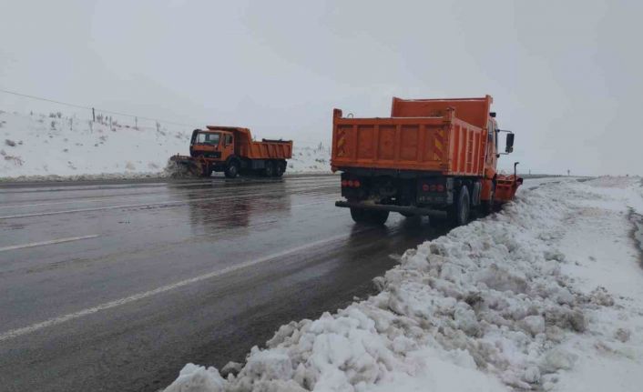 Van’da nisan karı ulaşımı olumsuz etkiliyor
