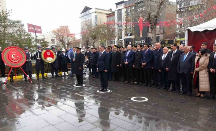 Van’ın düşman işgalinden kurtuluşu sağanak yağmura rağmen coşkuyla kutlandı