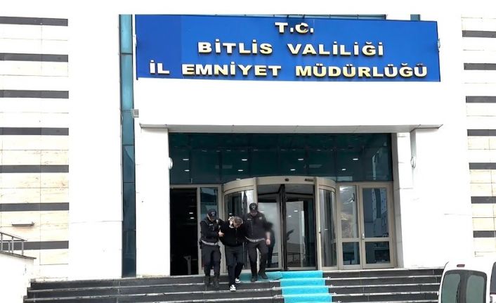 Yabancı uyruklu şahsın ayakkabısından uyuşturucu çıktı