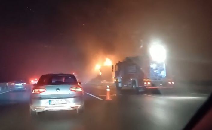 Yavuz Sultan Selim Köprüsü girişinde tır yangını: O anlar kamerada