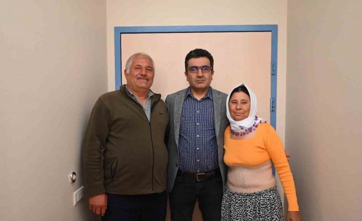 Yemek yiyemeyen kadın midesi yukarı çekilerek sağlığına kavuştu