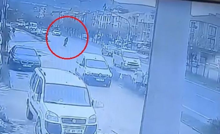 Yoldun karşısına geçerken otomobilin çarptığı yaşlı adam hayatını kaybetti
