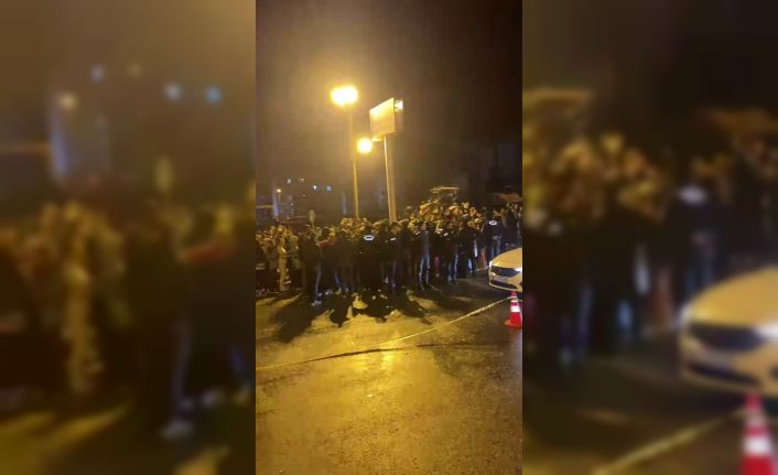 Yolun karşısına geçmeye çalışan üniversiteli kıza otomobil çarptı