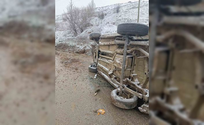 Yozgat’ta hafif ticari araç devrildi: 2 kişi yaralandı