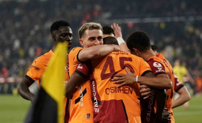 Ziraat Türkiye Kupası: Fenerbahçe: 1 - Galatasaray: 2 (İlk yarı)