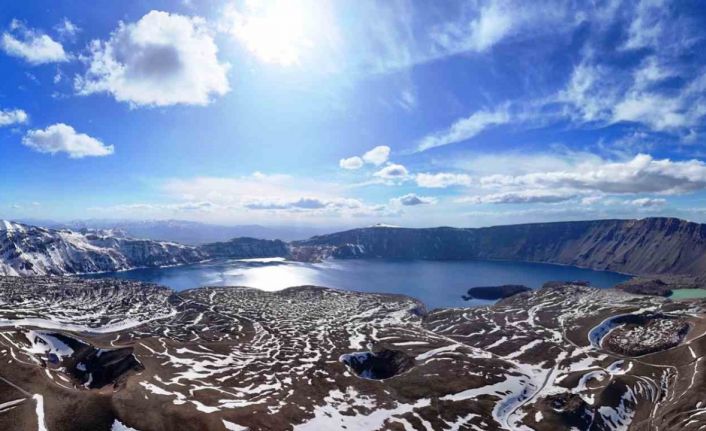 Ziyaret yasağının devam ettiği Nemrut Kalderası havadan görüntülendi