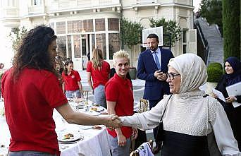 Emine Erdoğan, A Milli Kadın Basketbol Takımı ile buluştu