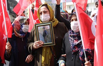 Annelerin feryadı yükseldikçe .....gönüller Diyarbakır da