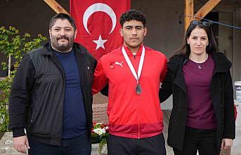 17 yaşında güreşte Edirnenin gururu oldu