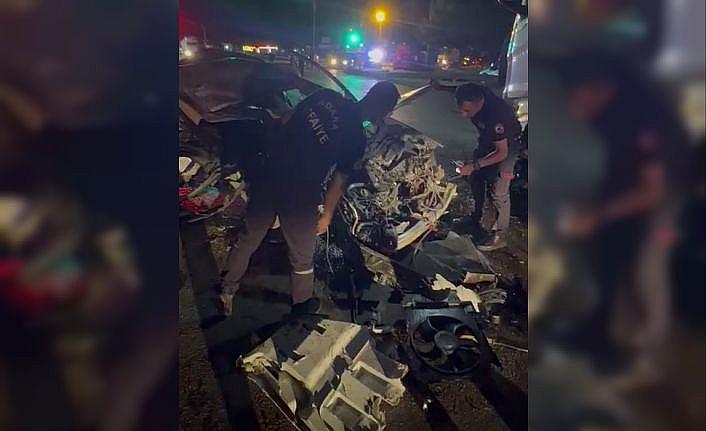 Adanada otomobil ile kamyon çarpıştı: 1 ölü, 1 yaralı