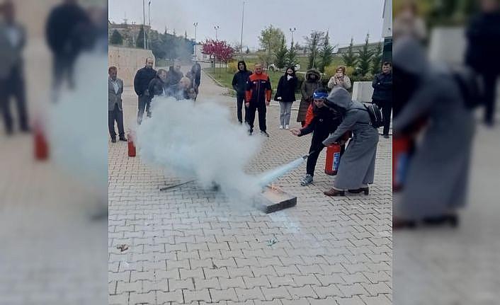 AFADtan kurum personellerine uygulamalı yangın eğitimi
