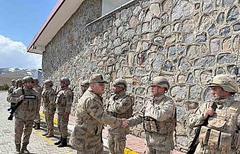 Ağrı Jandarma Komutanı Kiperden bayram ziyareti ve denetimler