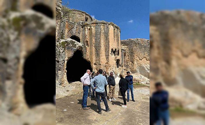 Akademisyenler Frig Vadisini gezdi