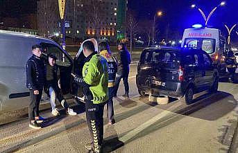 Aksarayda 2 hafif ticari araç çarpıştı: 1 yaralı